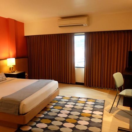 The Rose Bangkok Hotel Екстериор снимка