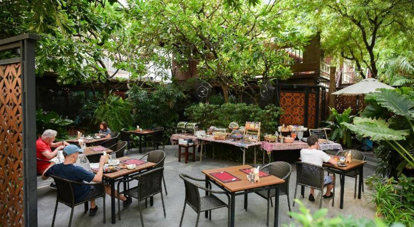 The Rose Bangkok Hotel Екстериор снимка