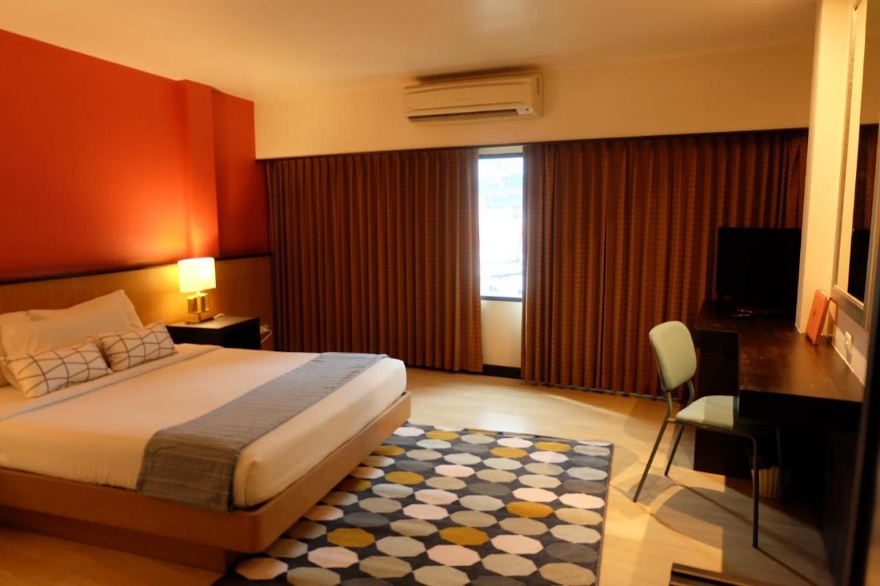The Rose Bangkok Hotel Екстериор снимка