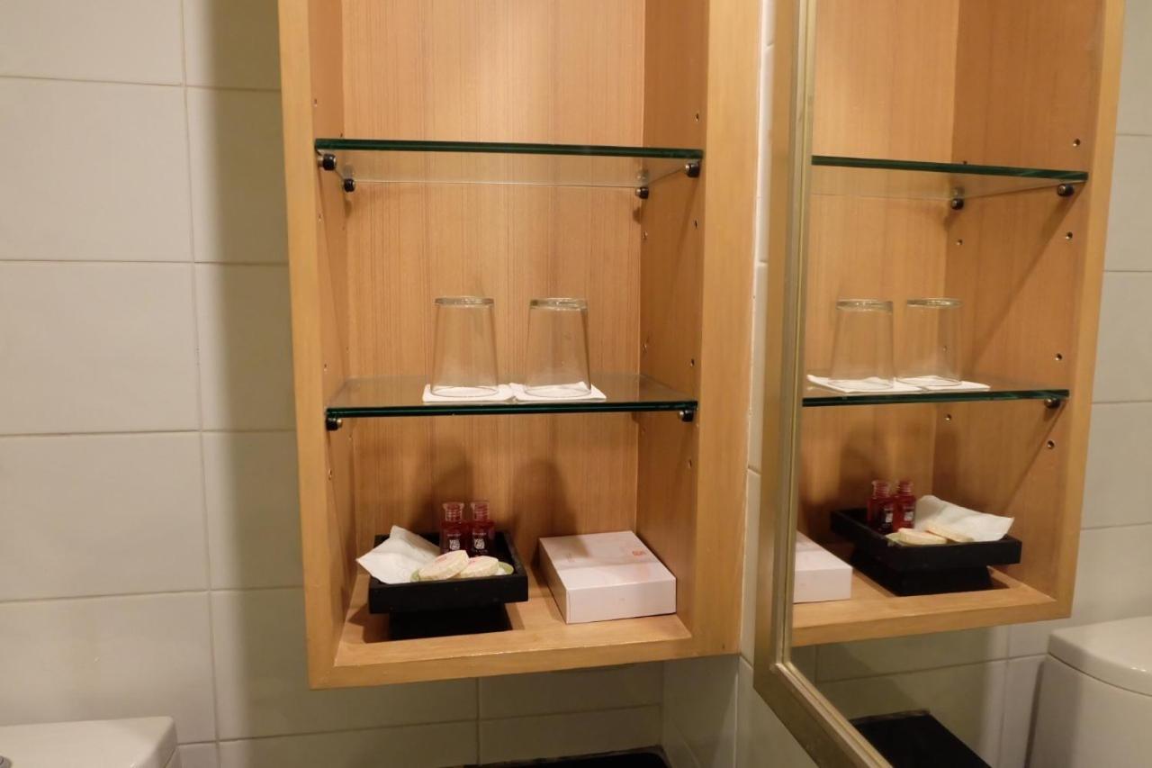 The Rose Bangkok Hotel Екстериор снимка