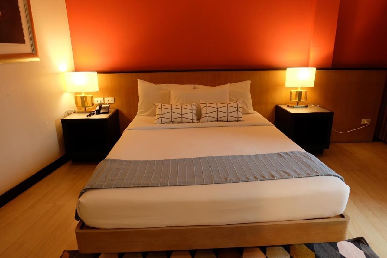 The Rose Bangkok Hotel Екстериор снимка