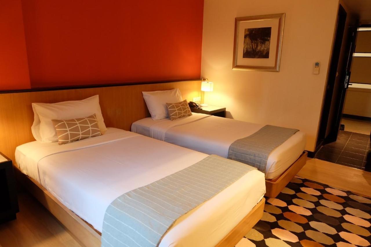 The Rose Bangkok Hotel Екстериор снимка