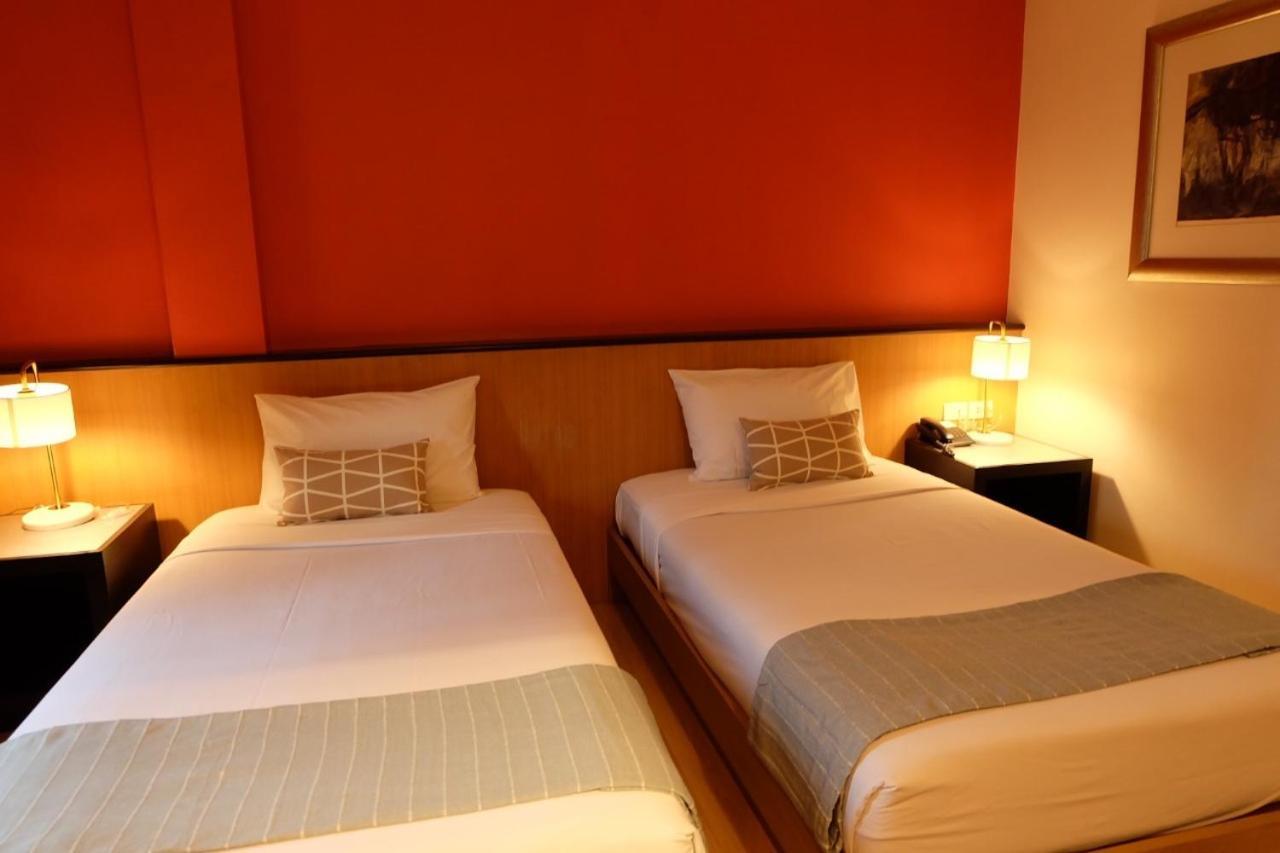 The Rose Bangkok Hotel Екстериор снимка
