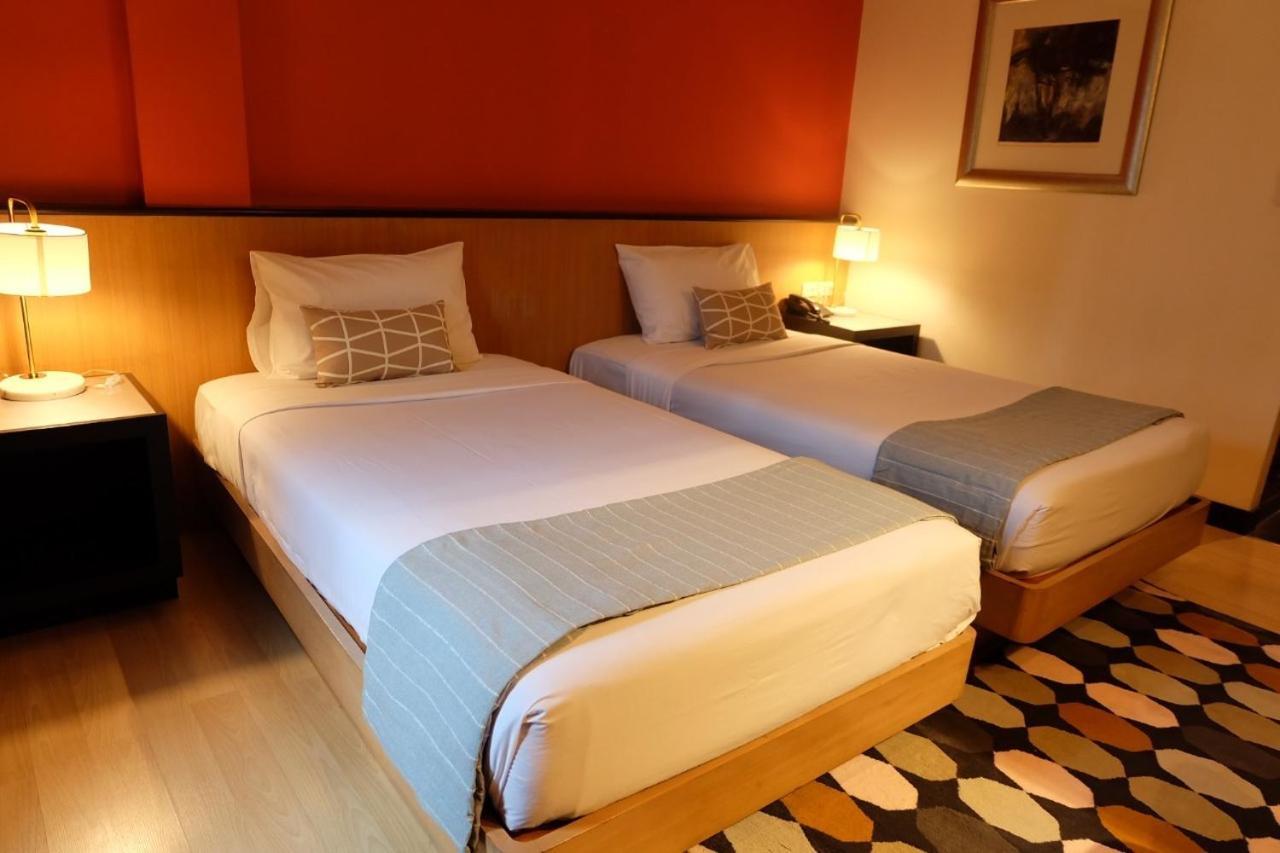 The Rose Bangkok Hotel Екстериор снимка