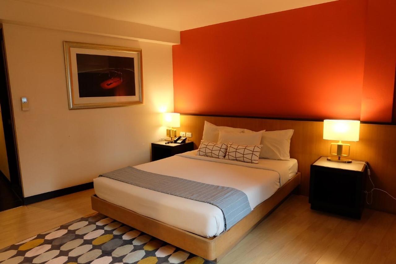 The Rose Bangkok Hotel Екстериор снимка