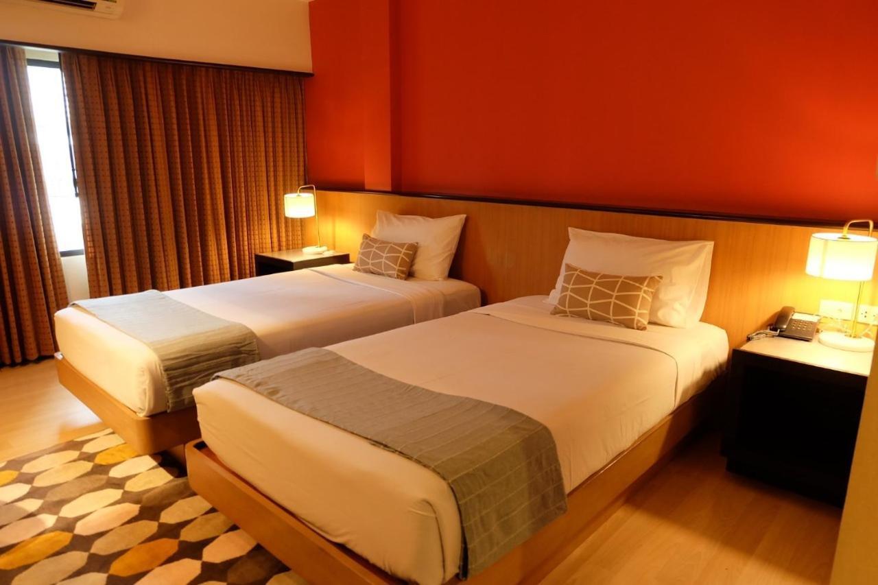 The Rose Bangkok Hotel Екстериор снимка