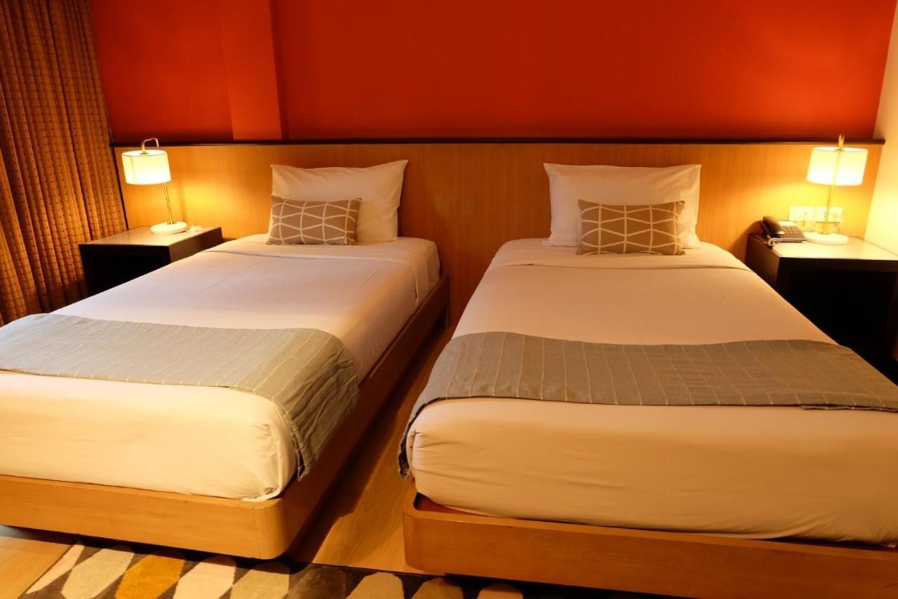 The Rose Bangkok Hotel Екстериор снимка