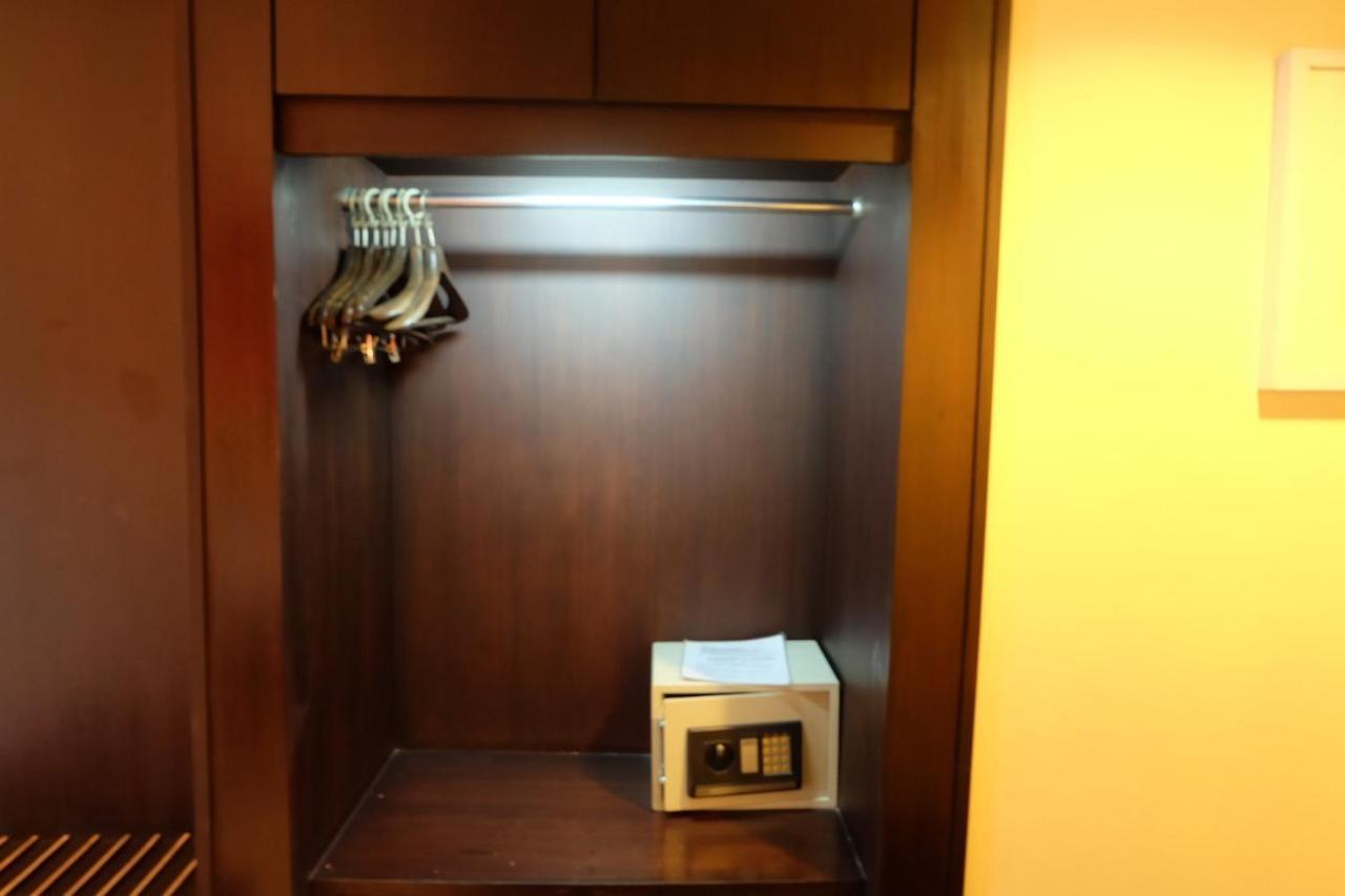 The Rose Bangkok Hotel Екстериор снимка